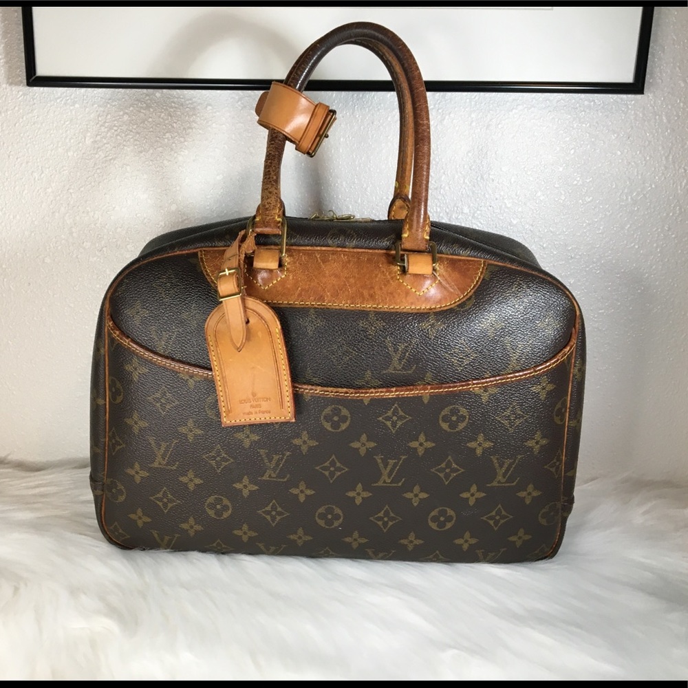 Louis Vuitton Deauville with poignant and luggage tag